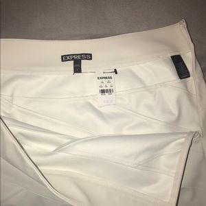 Never worn Express Mini off-white skirt